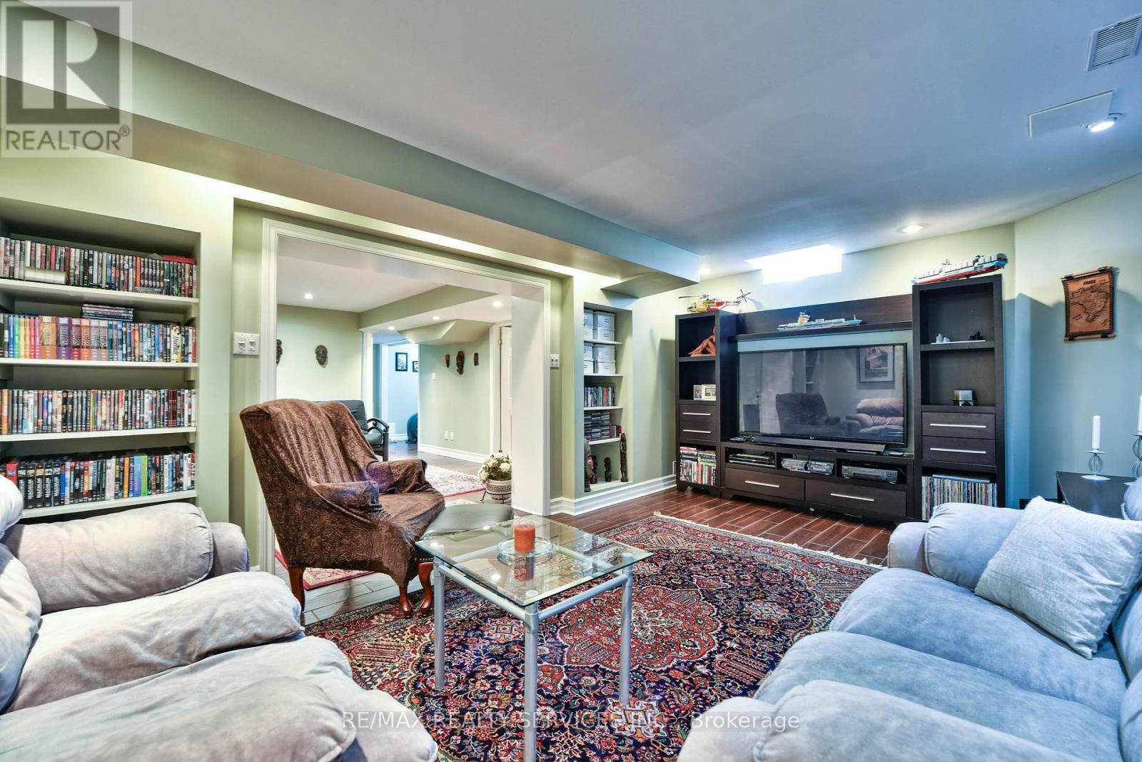 Photo 42 of 1 Daisy Court, Brampton ON