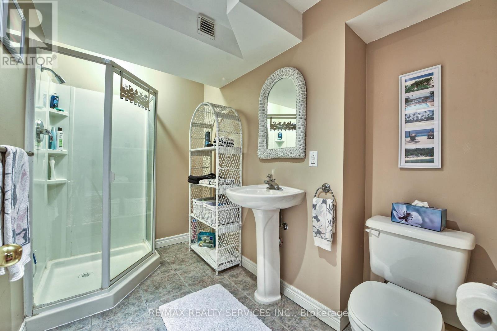 Photo 39 of 1 Daisy Court, Brampton ON