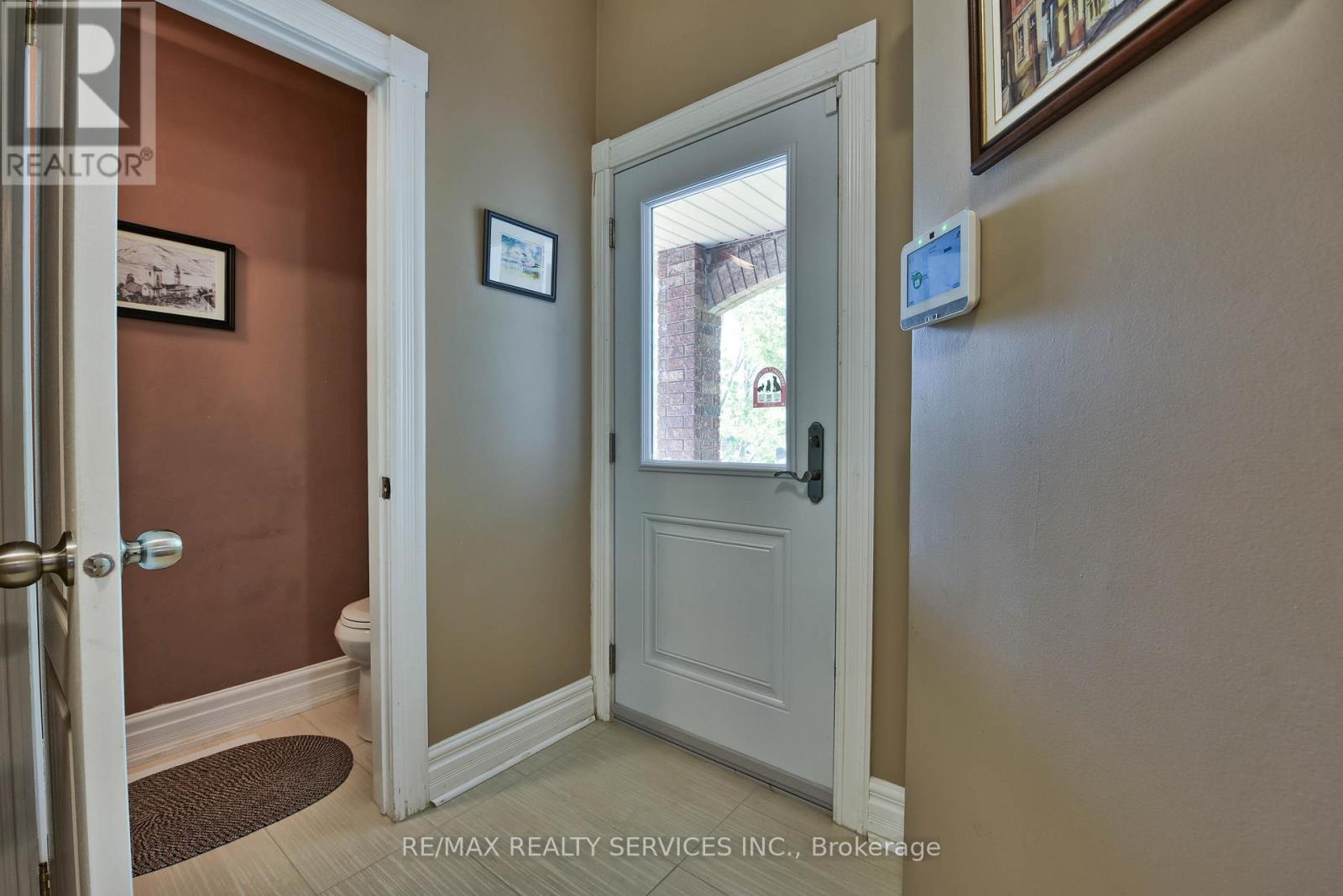 Photo 7 of 1 Daisy Court, Brampton ON