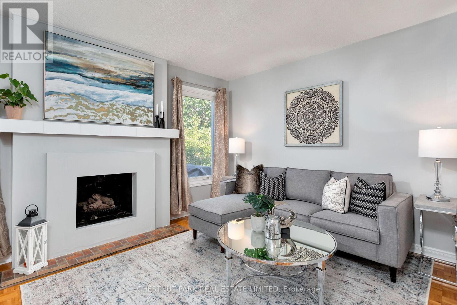 Photo 12 of 138 Largo Crescent, Vaughan ON