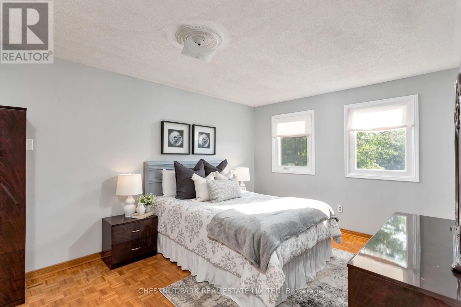 Photo 32 of 138 Largo Crescent, Vaughan ON