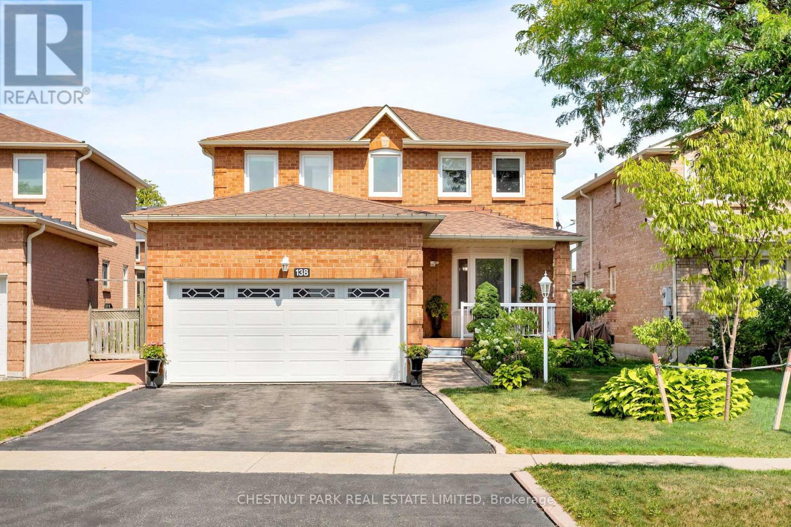 Photo 6 of 138 Largo Crescent, Vaughan ON