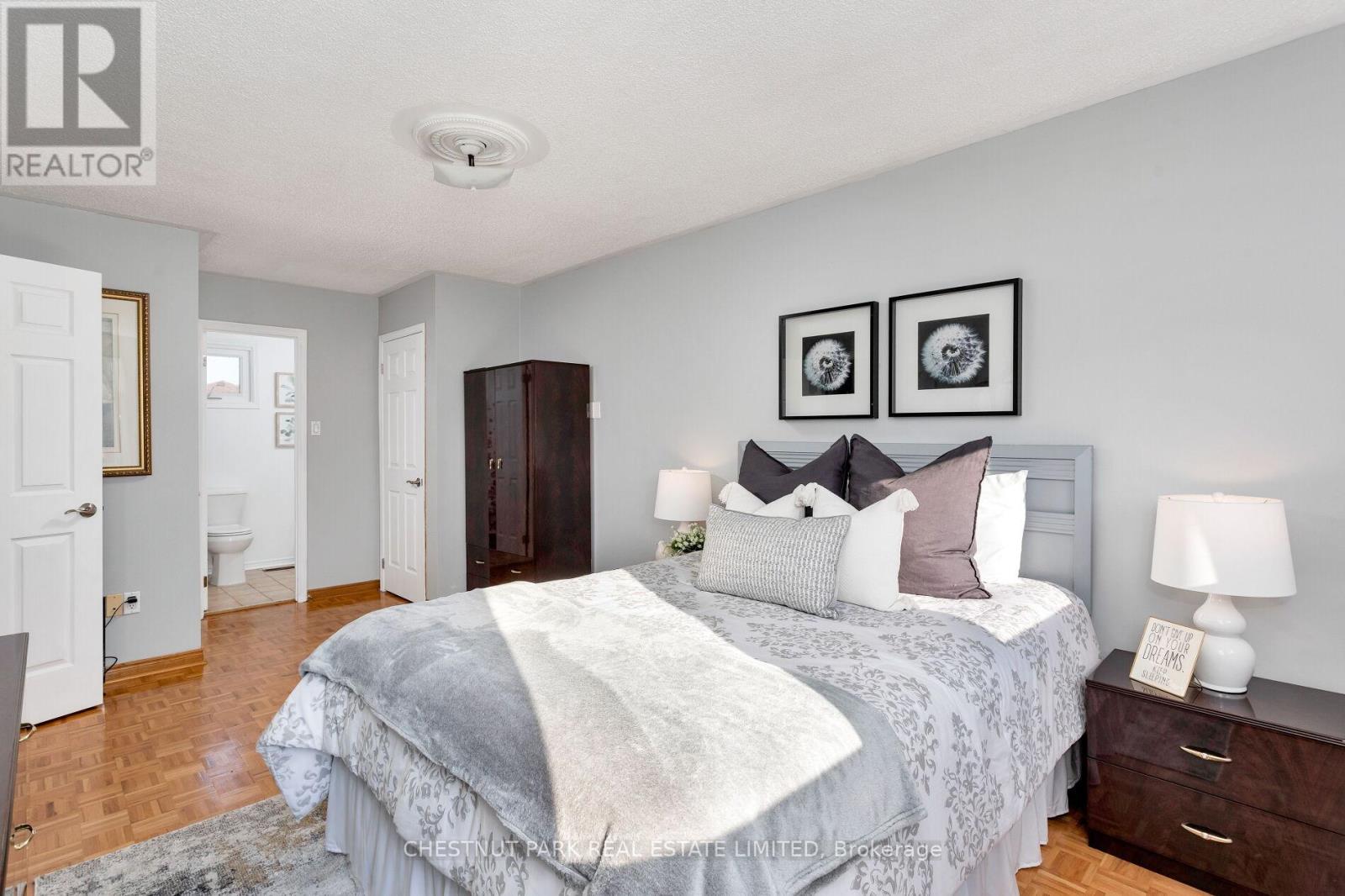 Photo 37 of 138 Largo Crescent, Vaughan ON