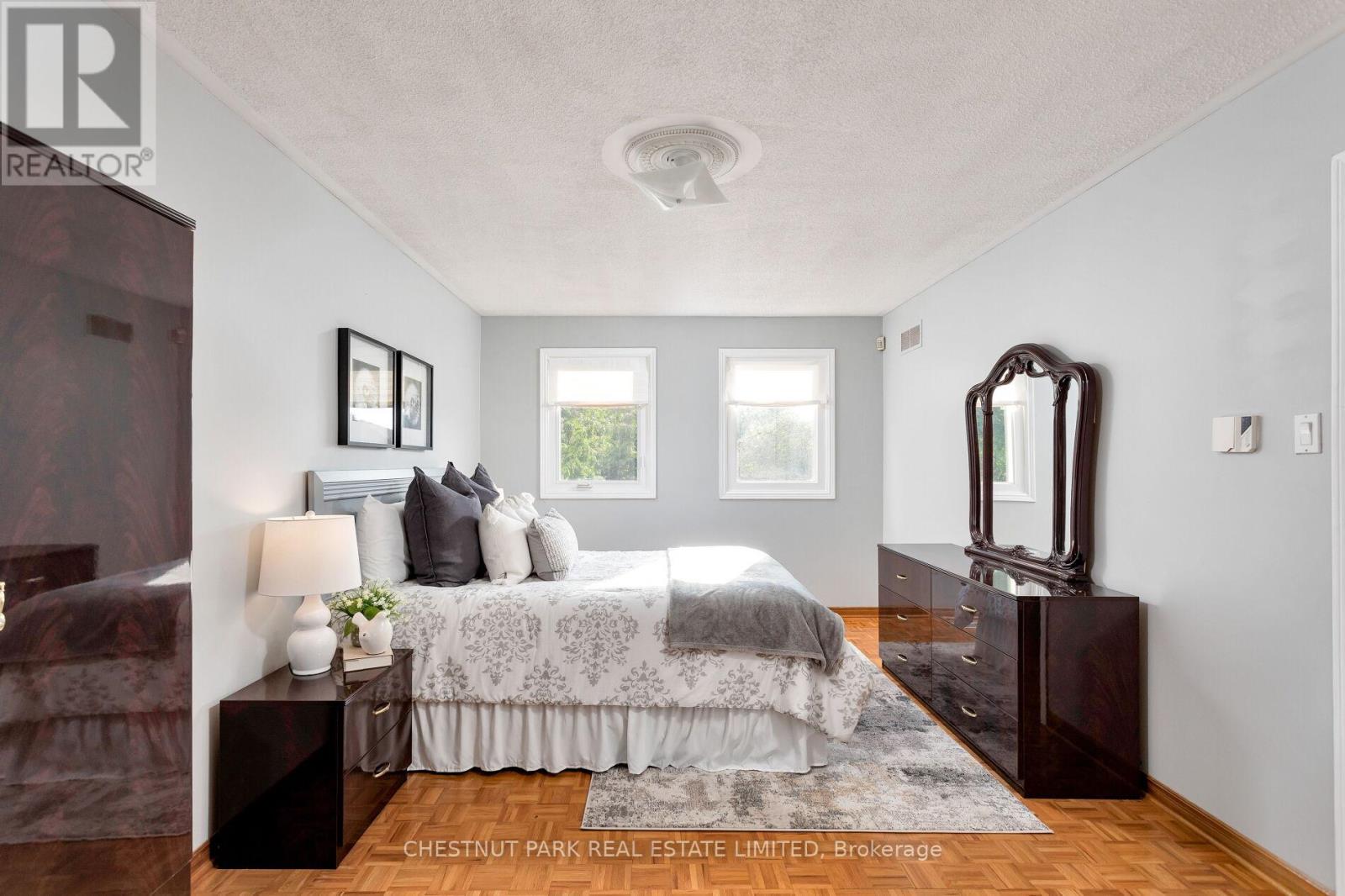Photo 27 of 138 Largo Crescent, Vaughan ON