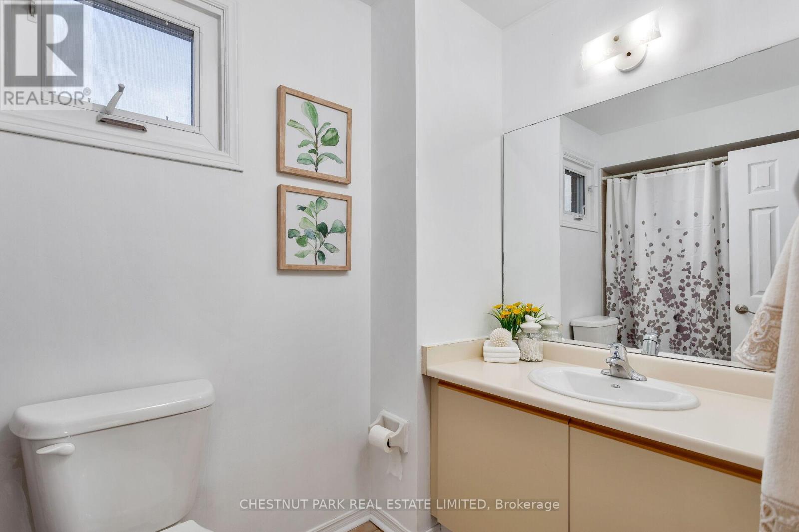 Photo 34 of 138 Largo Crescent, Vaughan ON
