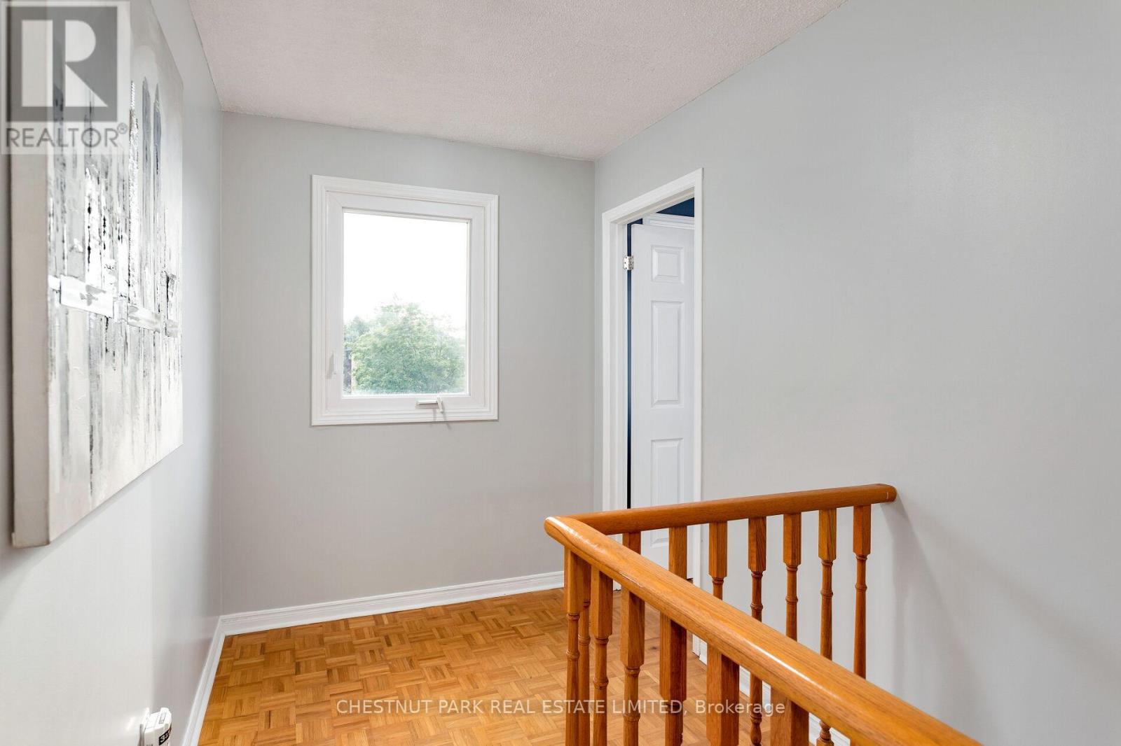 Photo 21 of 138 Largo Crescent, Vaughan ON