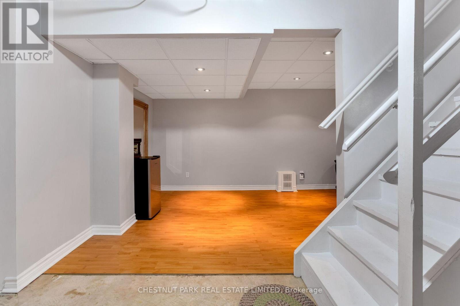 Photo 15 of 138 Largo Crescent, Vaughan ON