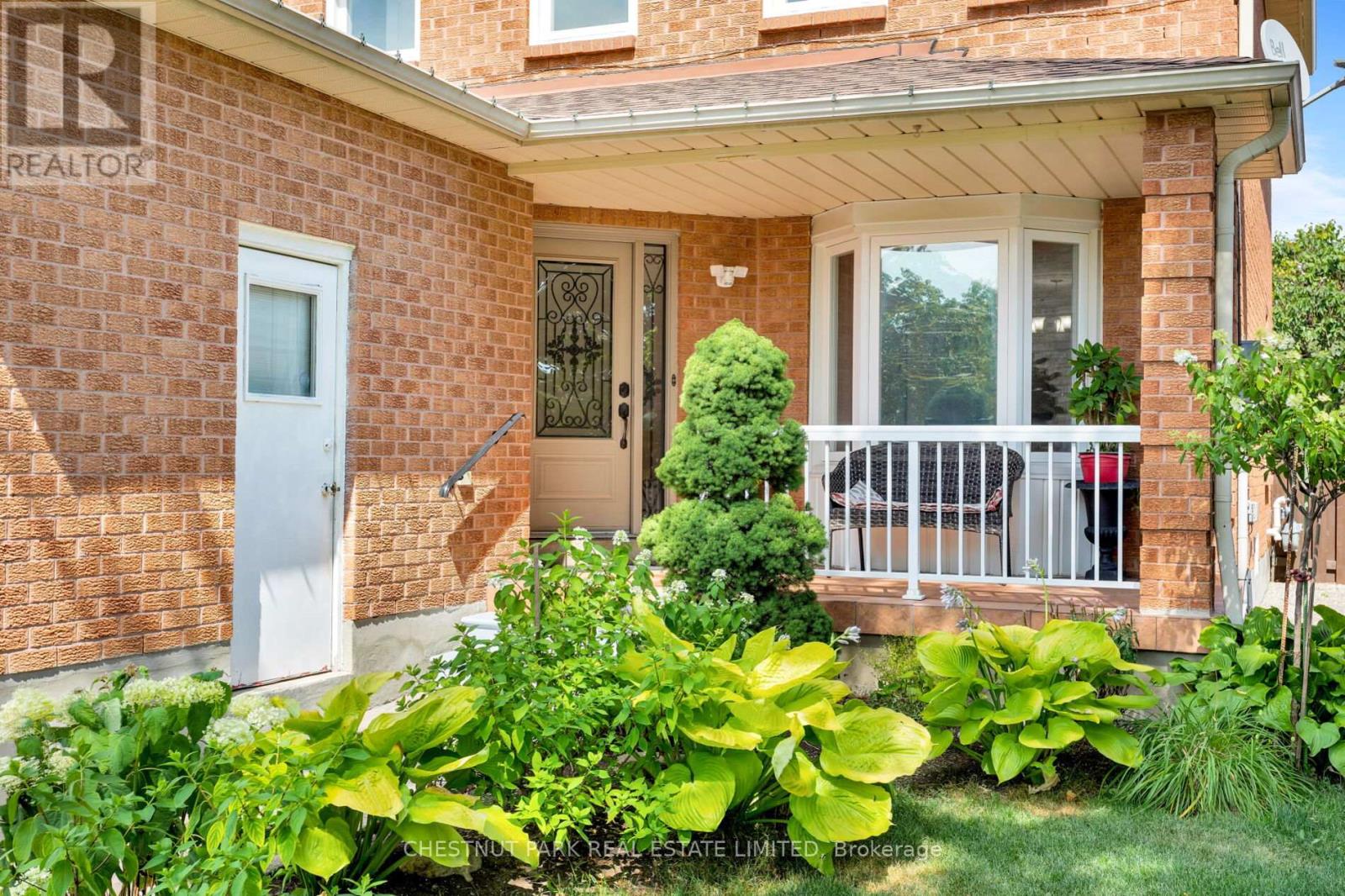 Photo 18 of 138 Largo Crescent, Vaughan ON