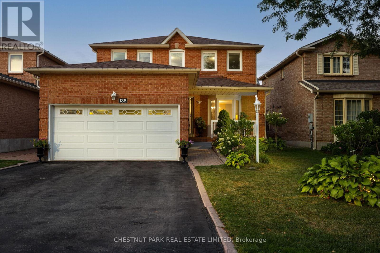 Photo 7 of 138 Largo Crescent, Vaughan ON