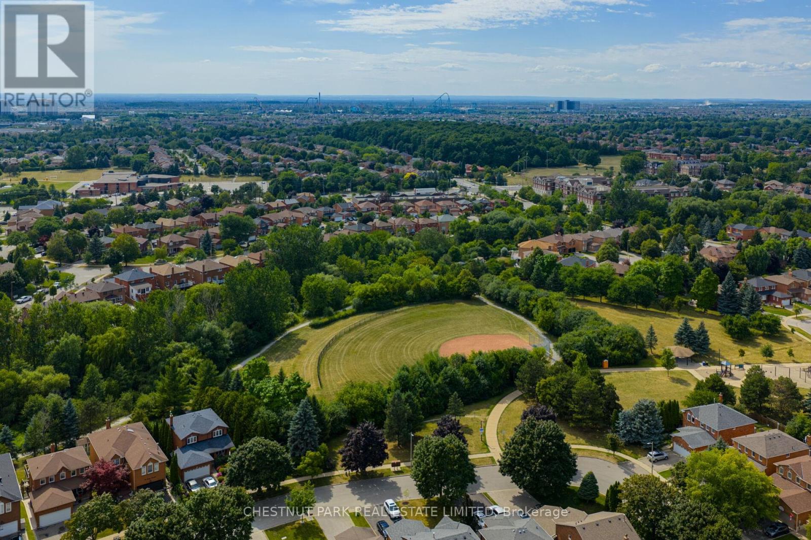 Photo 3 of 138 Largo Crescent, Vaughan ON