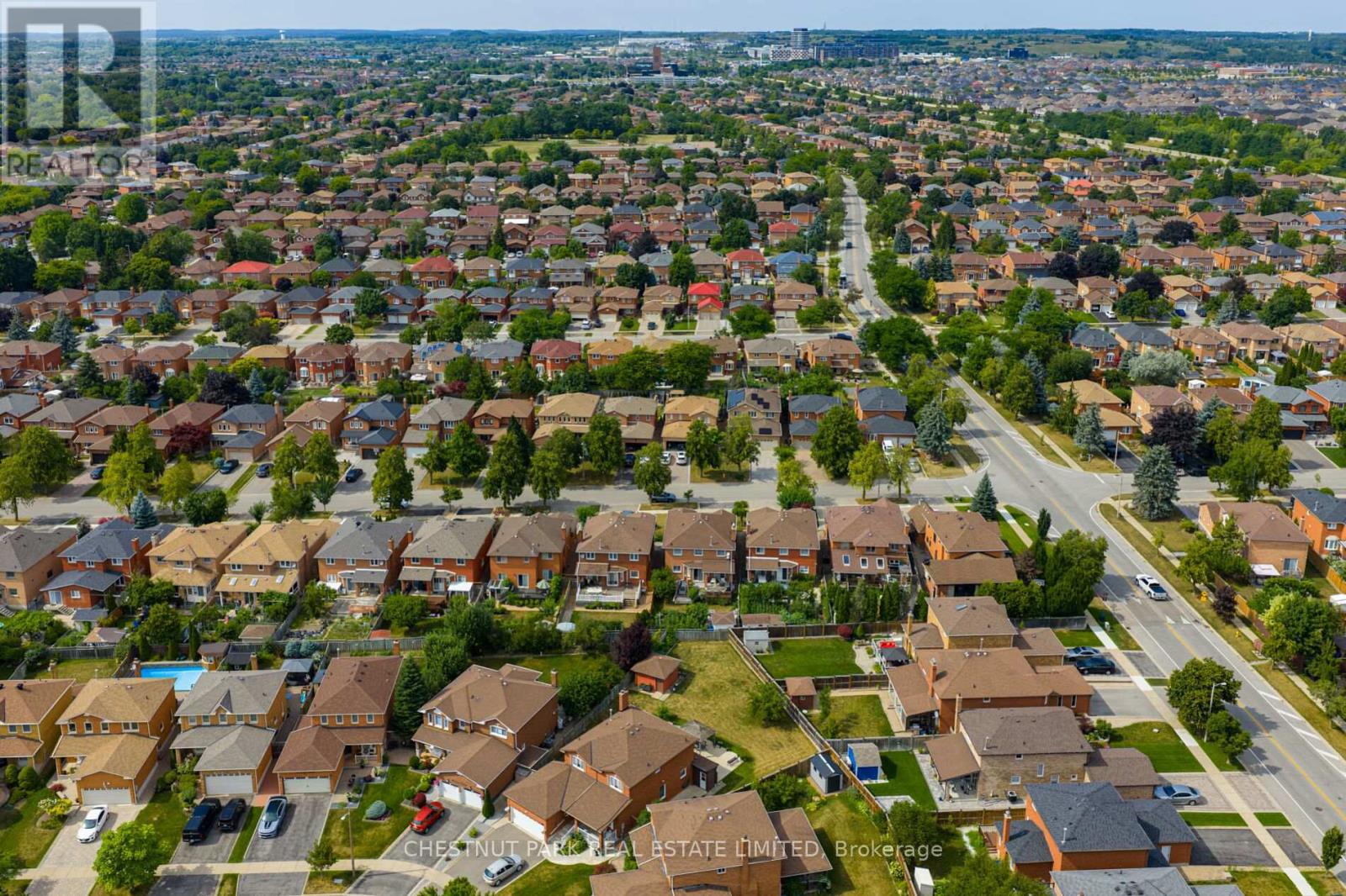Photo 13 of 138 Largo Crescent, Vaughan ON