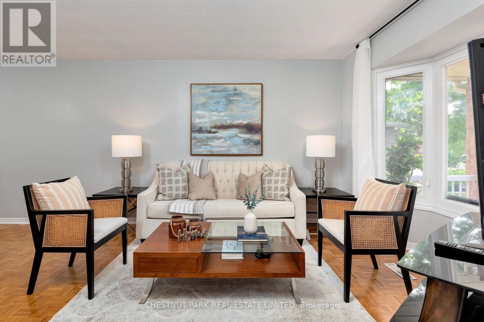 Photo 4 of 138 Largo Crescent, Vaughan ON