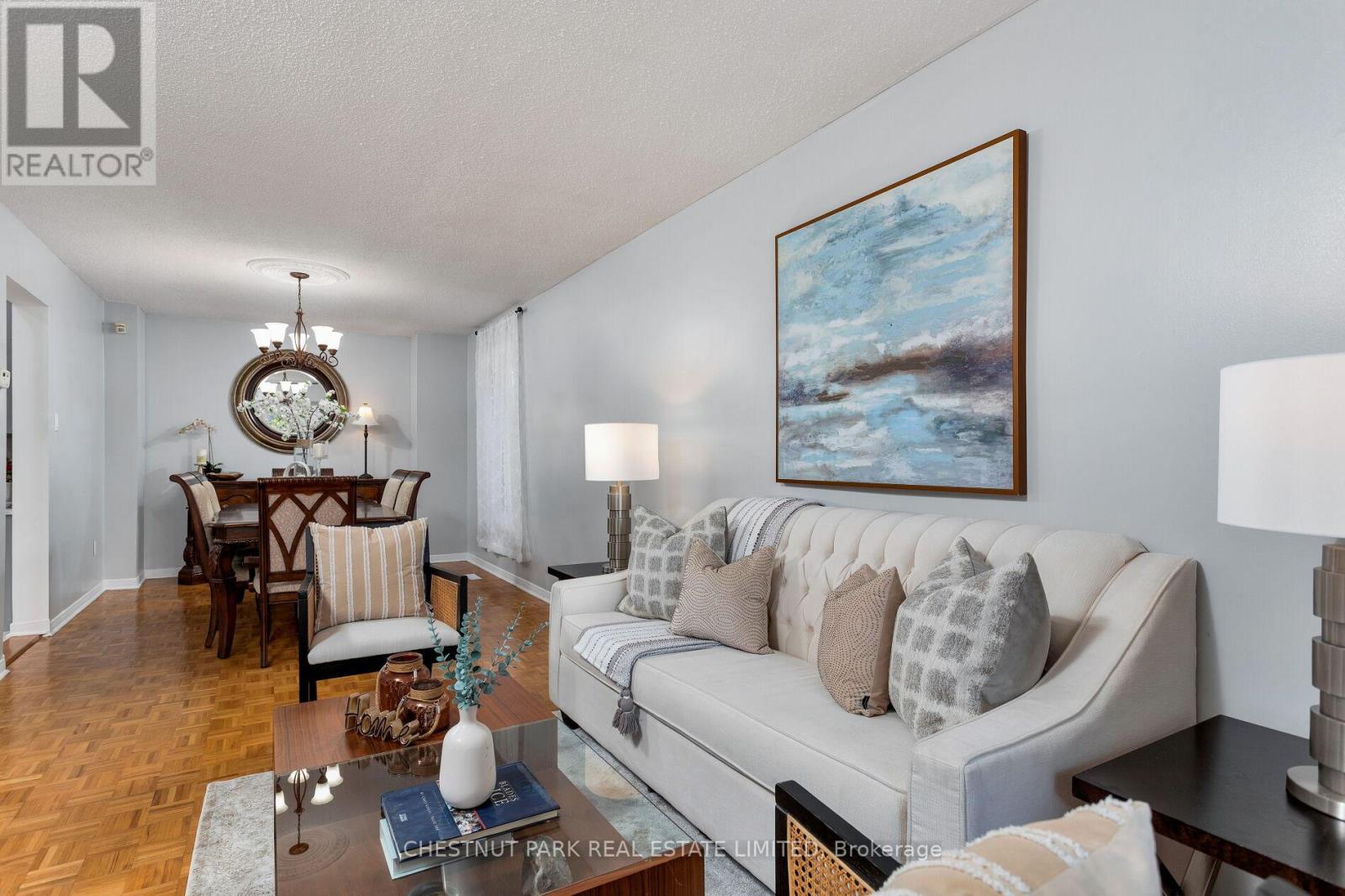 Photo 19 of 138 Largo Crescent, Vaughan ON