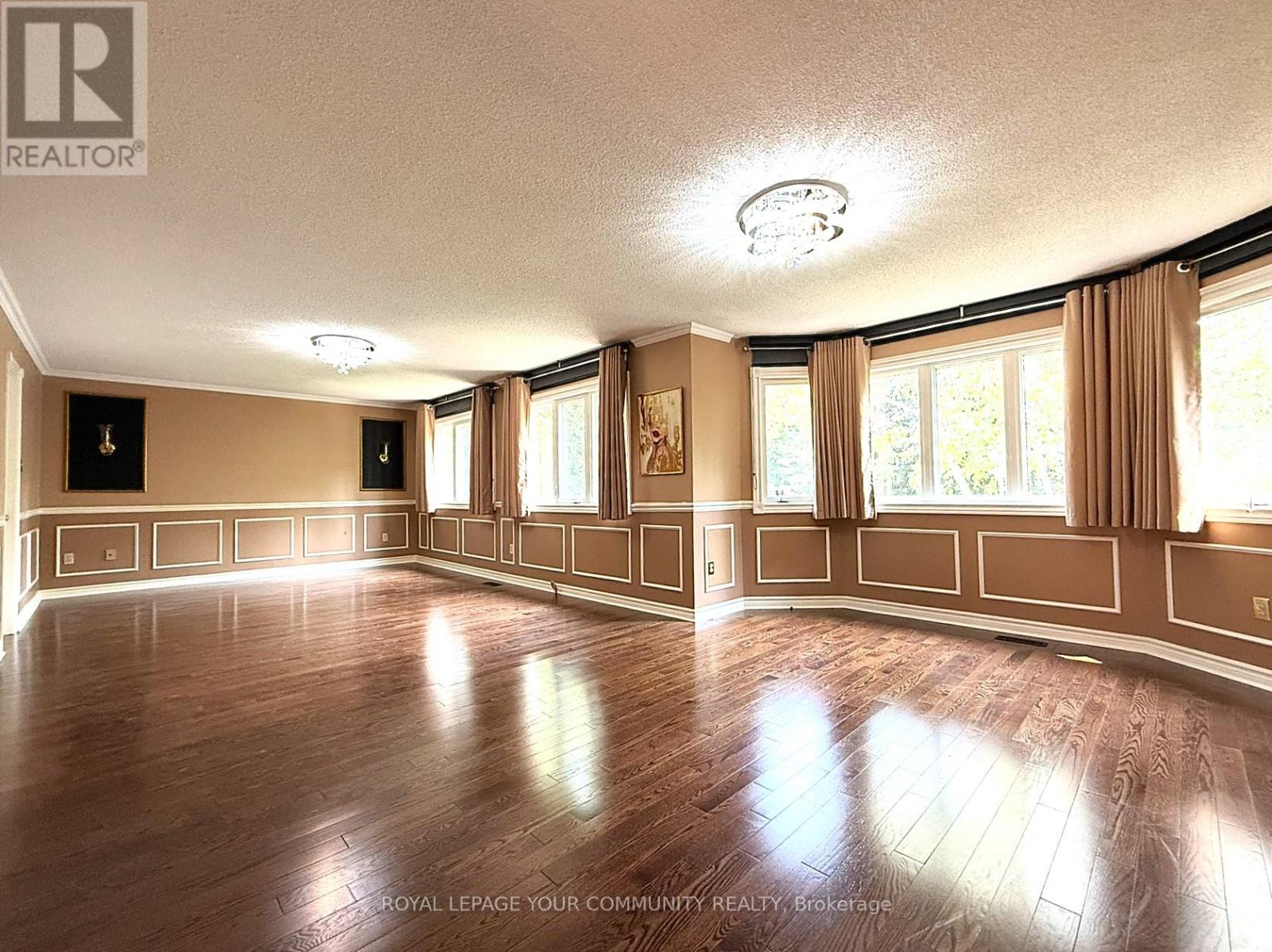 Photo 10 of 7 Crescentview Road, Richmond Hill ON