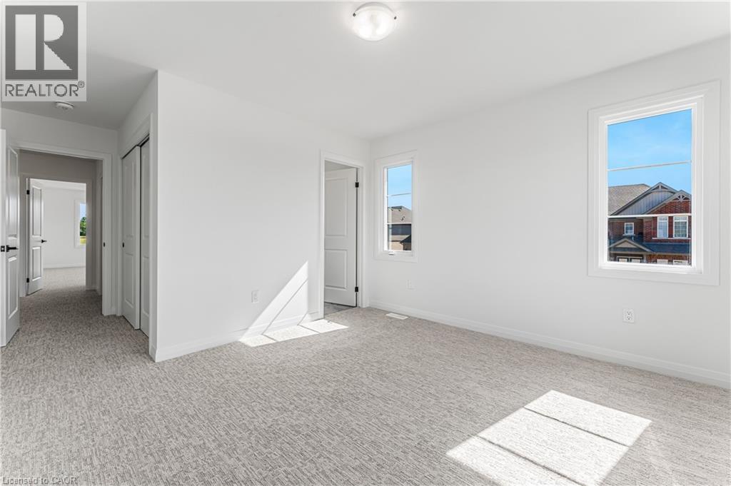 Photo 6 of 902 Rutherford Avenue, Fort Erie ON