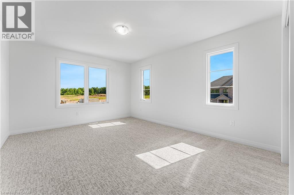 Photo 3 of 902 Rutherford Avenue, Fort Erie ON
