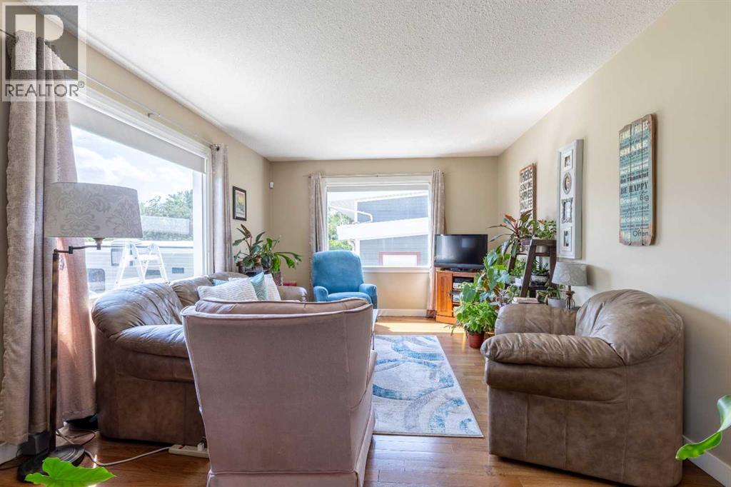 Single Family House Bungalow for Sale in  Dieppe Boulevard S Glendale Lethbridge 