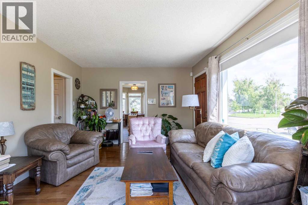 Single Family House Bungalow for Sale in  Dieppe Boulevard S Glendale Lethbridge 