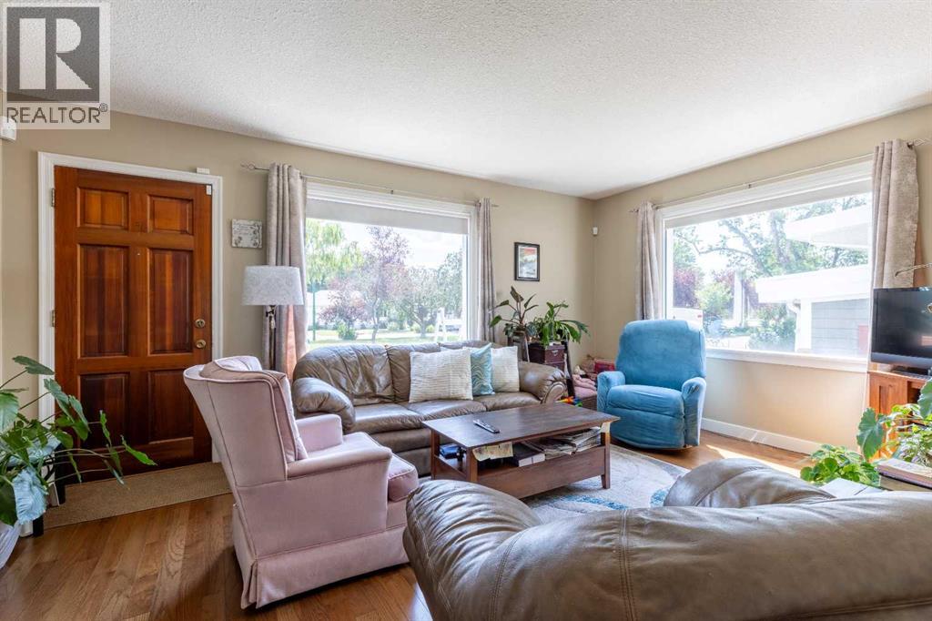 Single Family House Bungalow for Sale in  Dieppe Boulevard S Glendale Lethbridge 