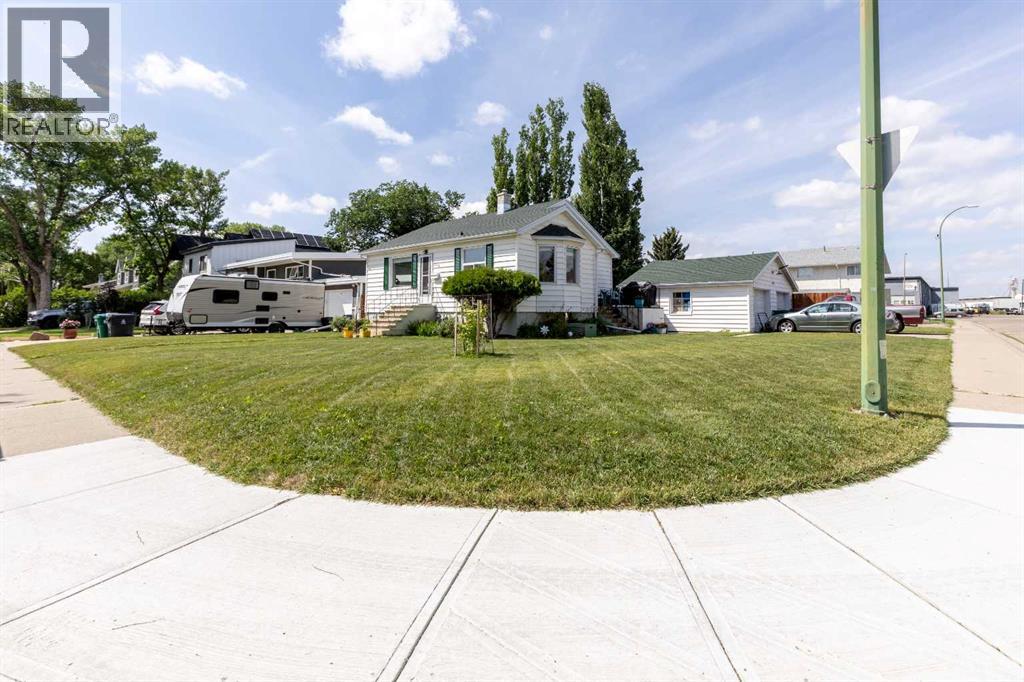 Single Family House Bungalow for Sale in  Dieppe Boulevard S Glendale Lethbridge 