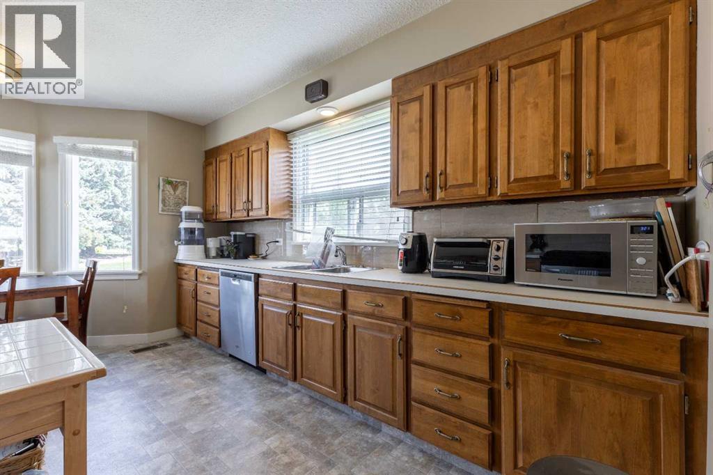 Single Family House Bungalow for Sale in  Dieppe Boulevard S Glendale Lethbridge 