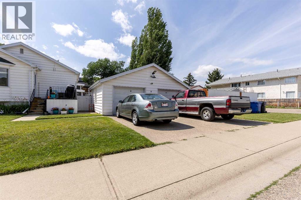 Single Family House Bungalow for Sale in  Dieppe Boulevard S Glendale Lethbridge 