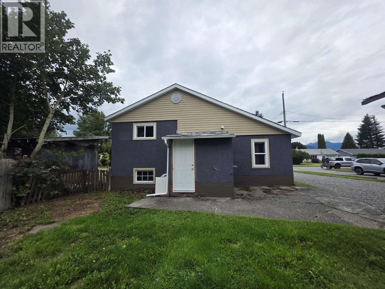 2706 KEEFER STREET, Terrace