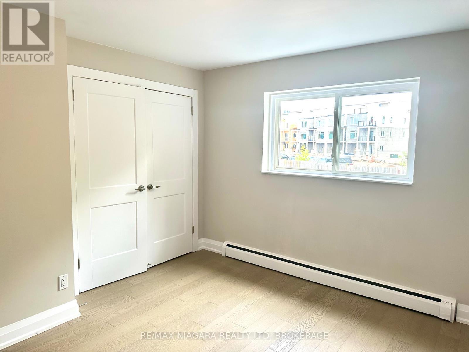 Photo 3 of 8 286 Vine Street, St Catharines ON