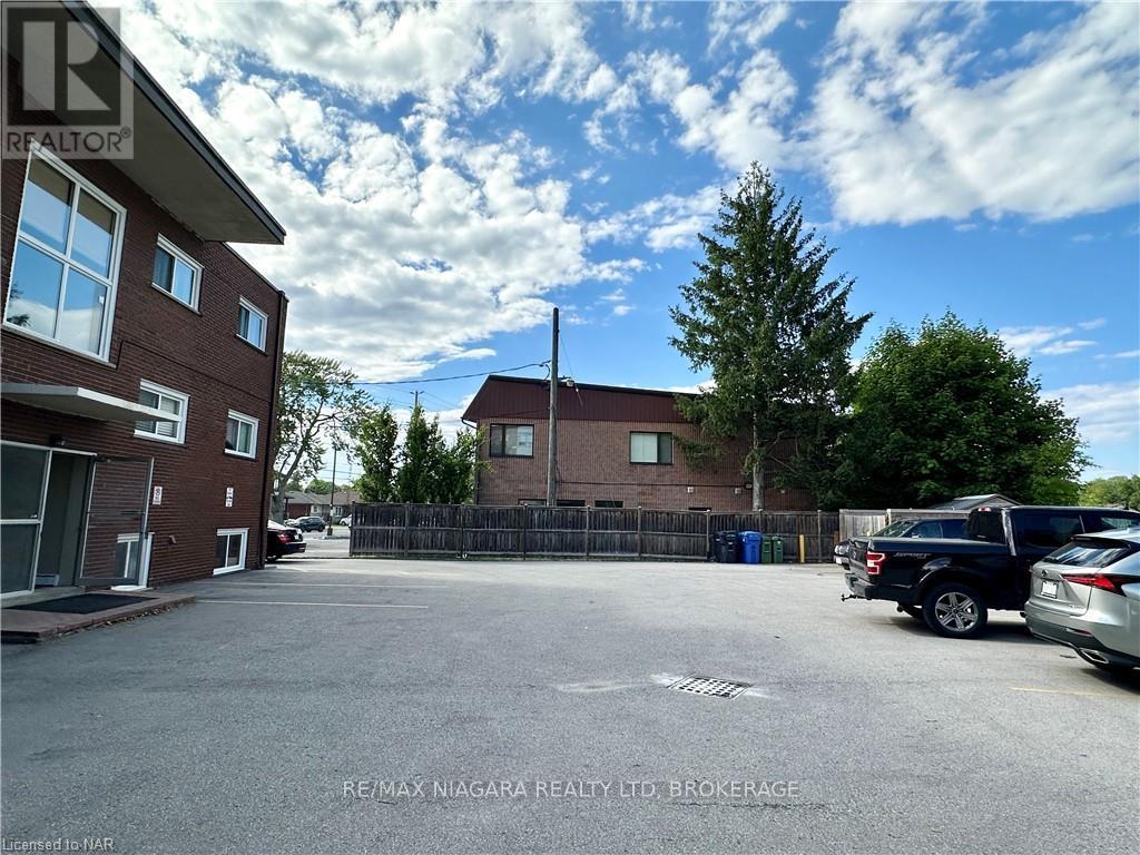 Photo 9 of 8 286 Vine Street, St Catharines ON