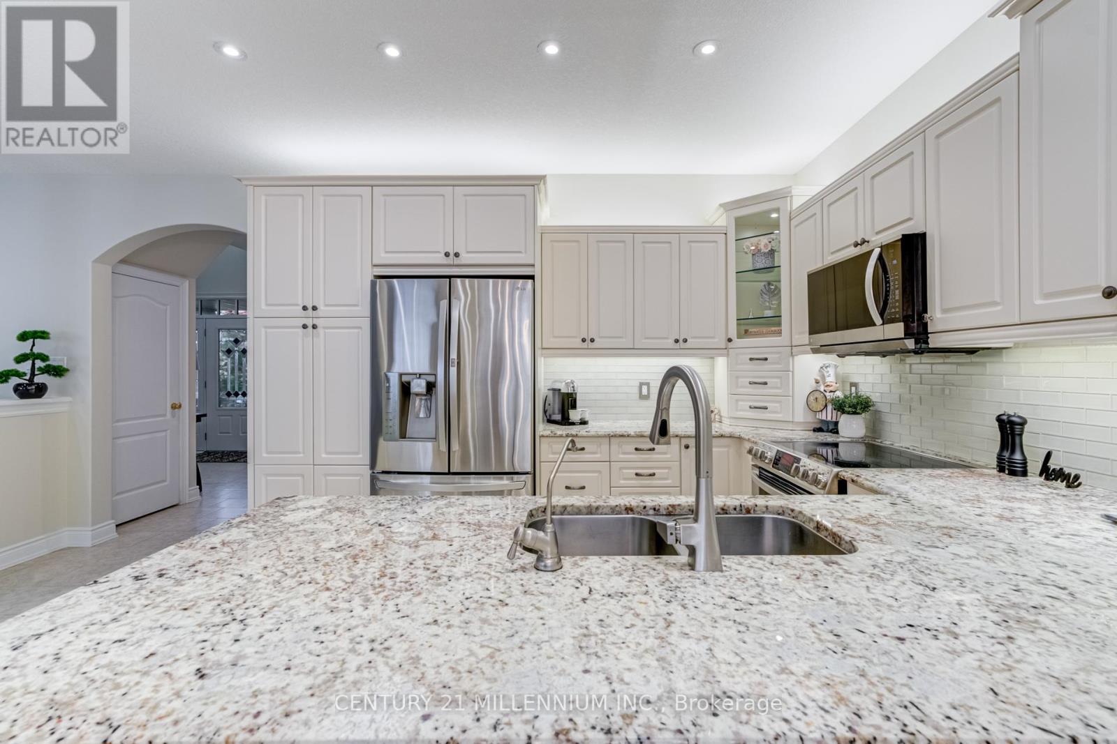 Photo 10 of 69 Preston Drive, Orangeville ON