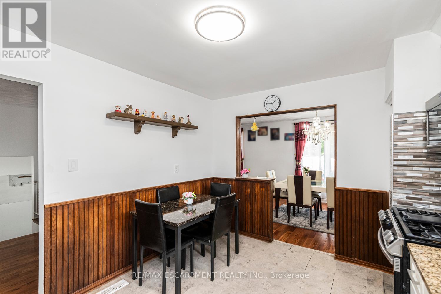Photo 12 of 102 Quaker Crescent, Hamilton ON