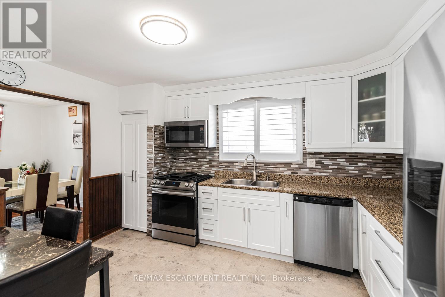 Photo 13 of 102 Quaker Crescent, Hamilton ON