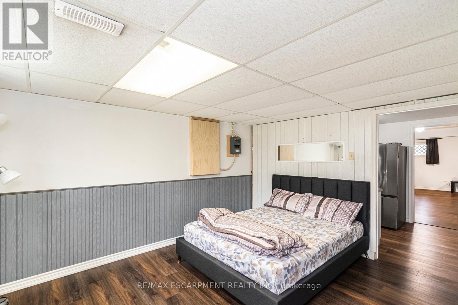 Photo 22 of 102 Quaker Crescent, Hamilton ON