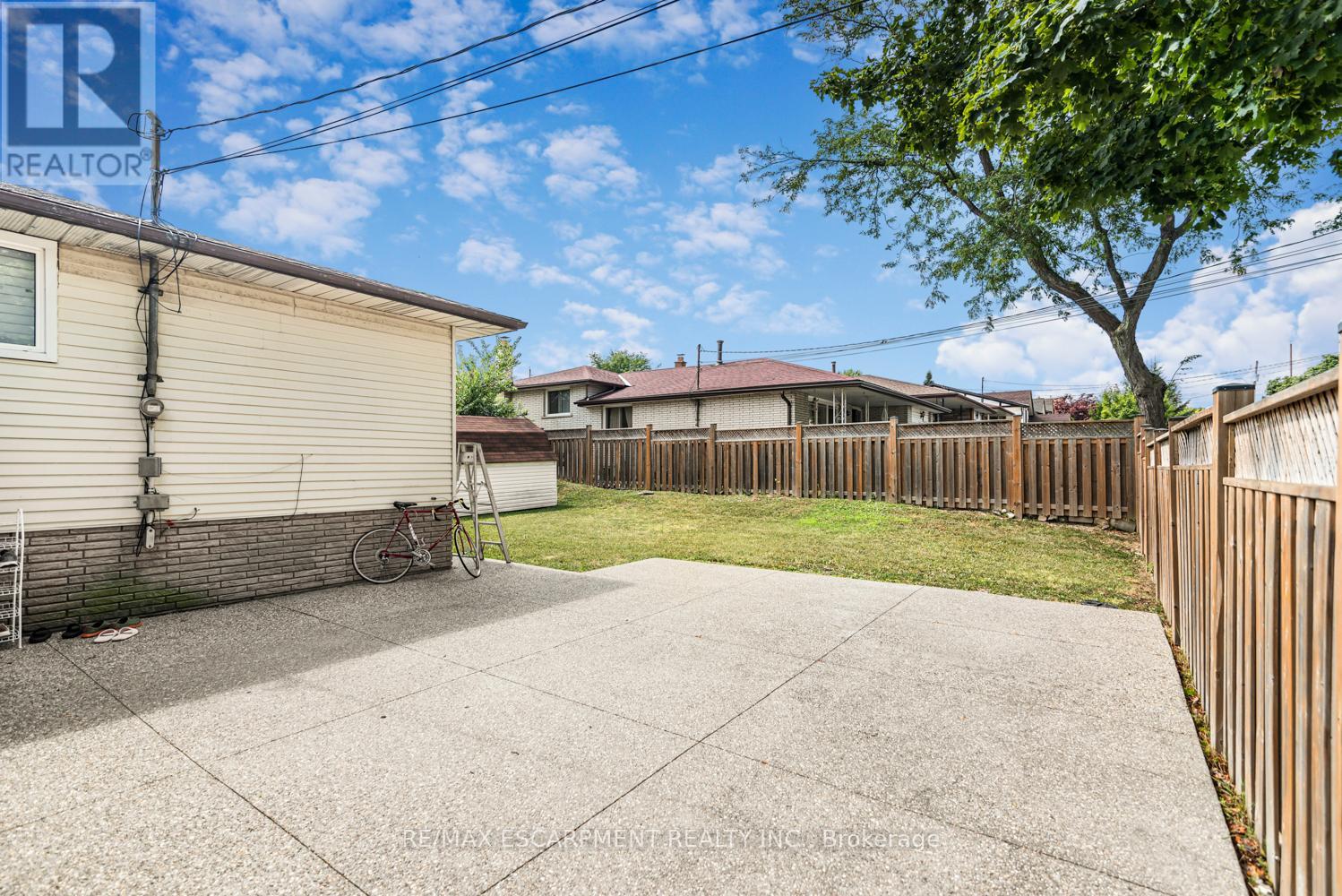Photo 28 of 102 Quaker Crescent, Hamilton ON
