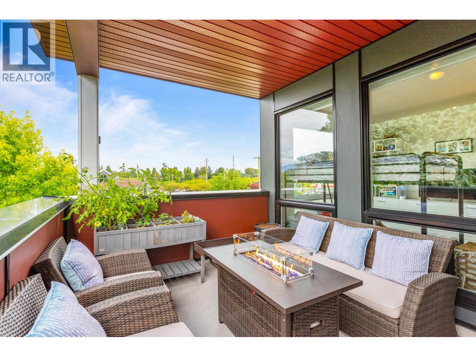 Photo 3 of 307 20331 Dewdney Trunk Road, Maple Ridge BC