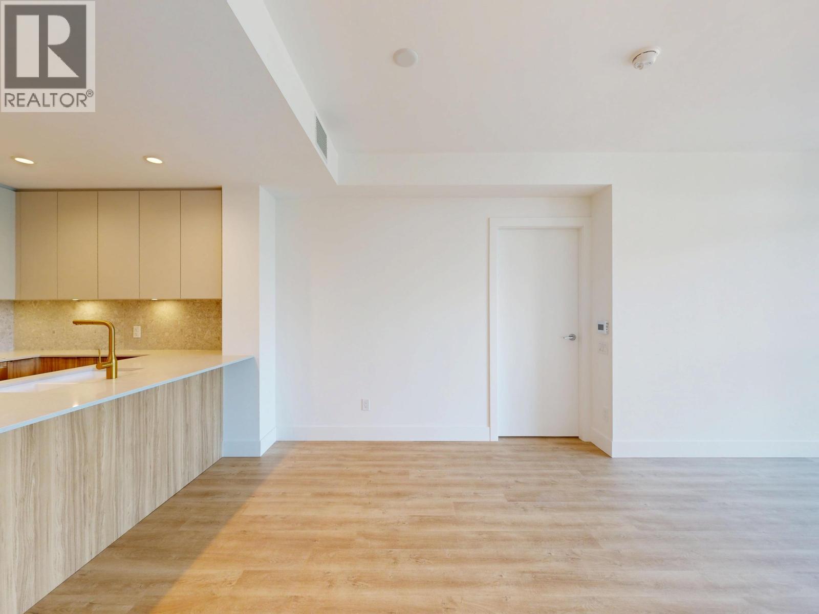 Photo 4 of 401 2385 Emery Court, North Vancouver BC