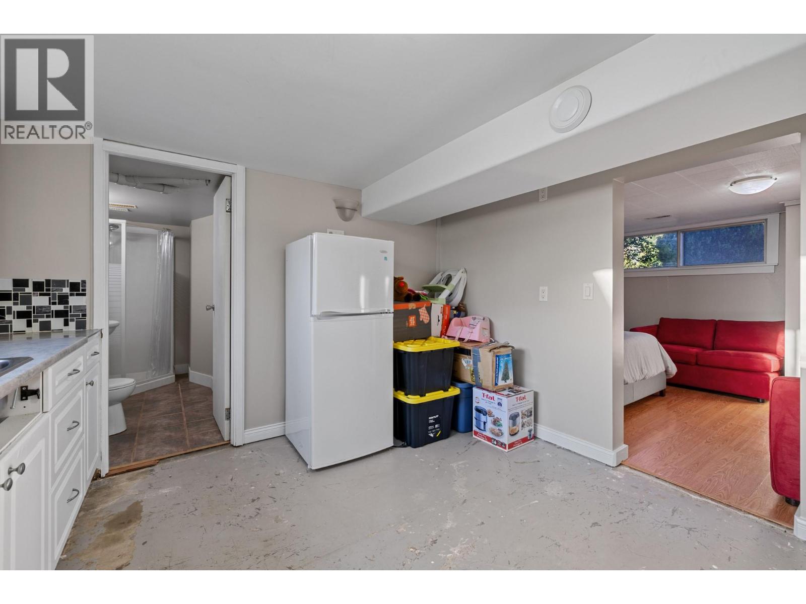 Photo 39 of 1040 Glenmore Drive, Kelowna BC
