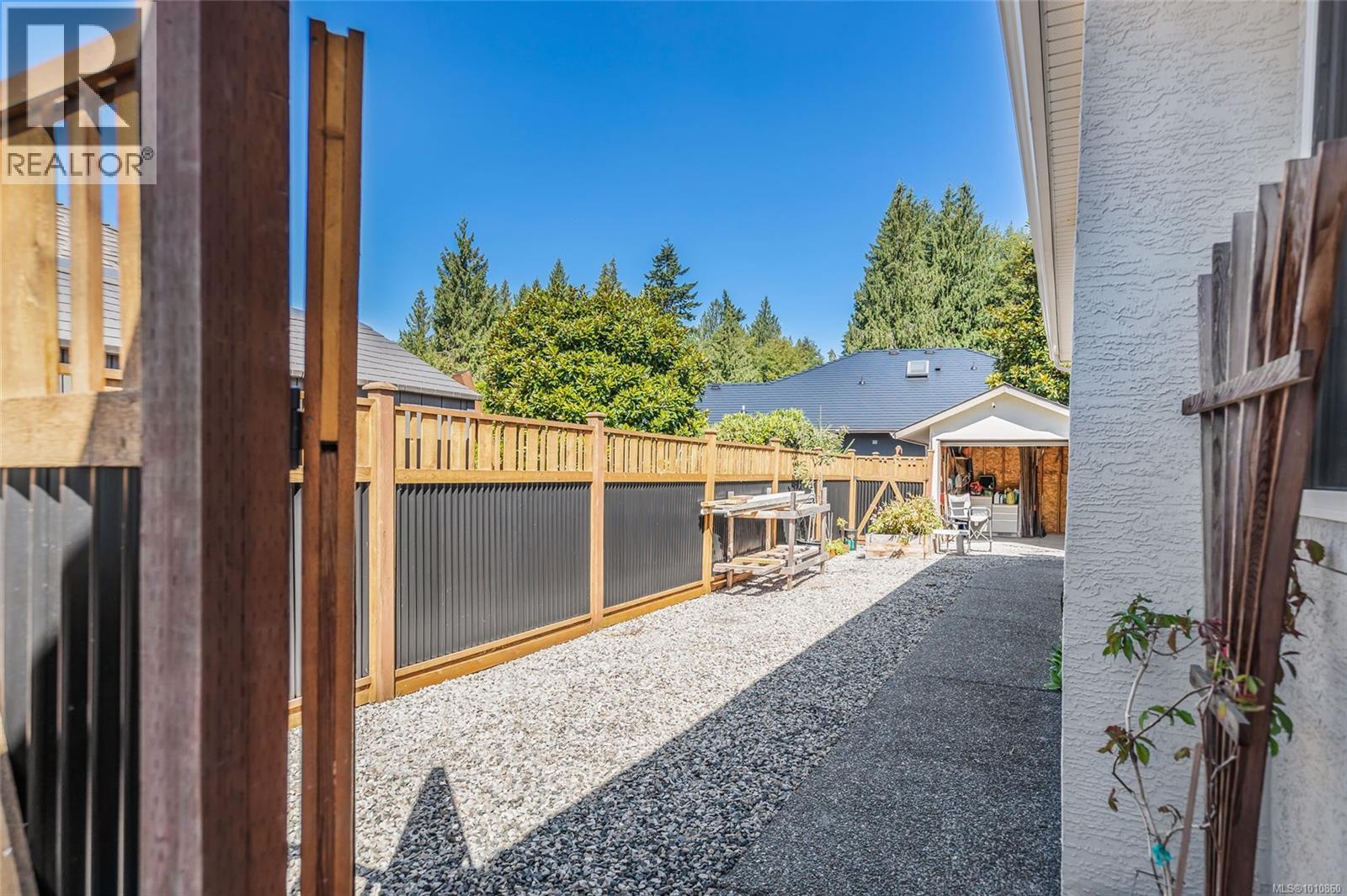 Photo 24 of 1195 Roberton Blvd, French Creek BC