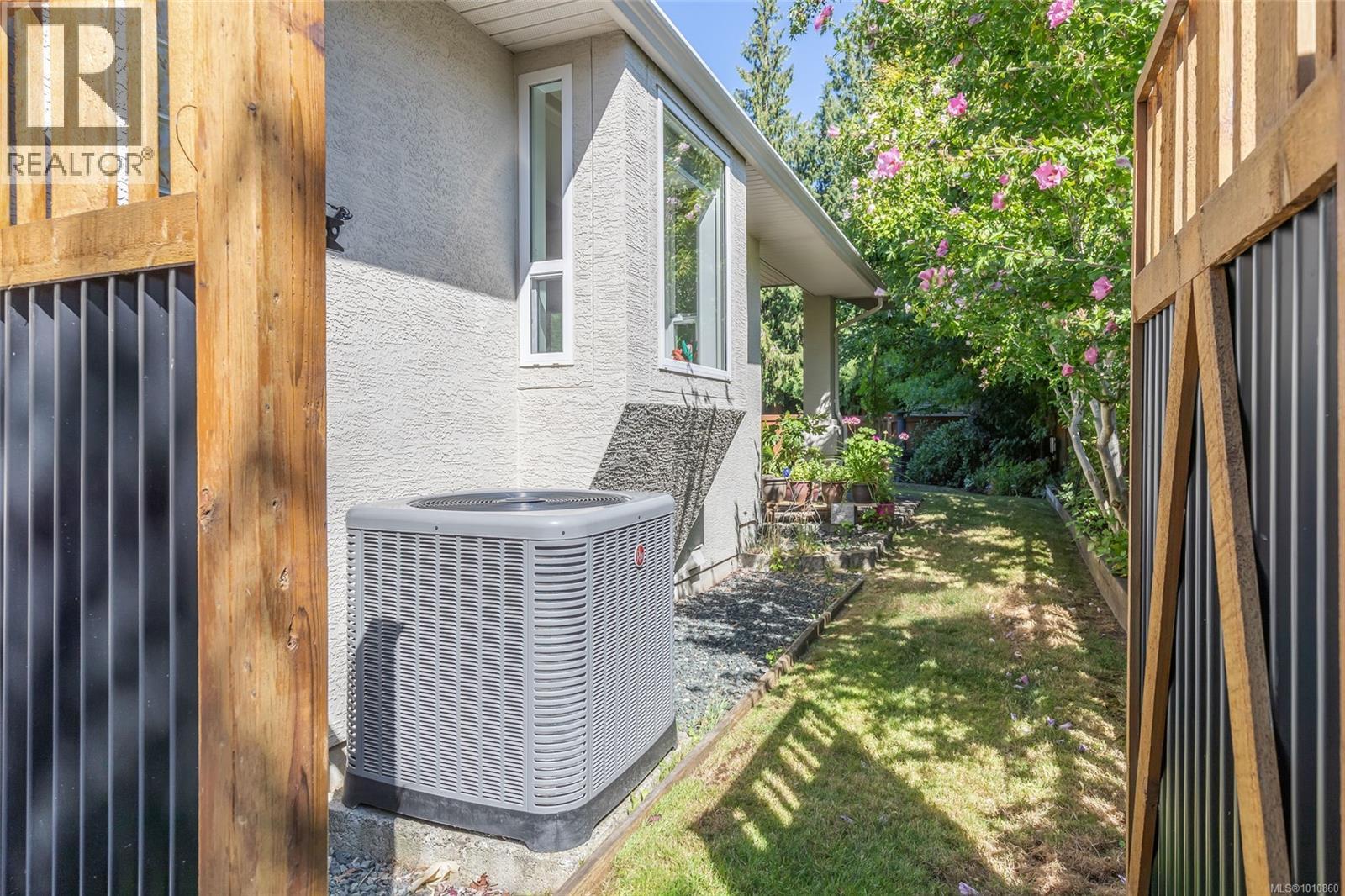 Photo 11 of 1195 Roberton Blvd, French Creek BC