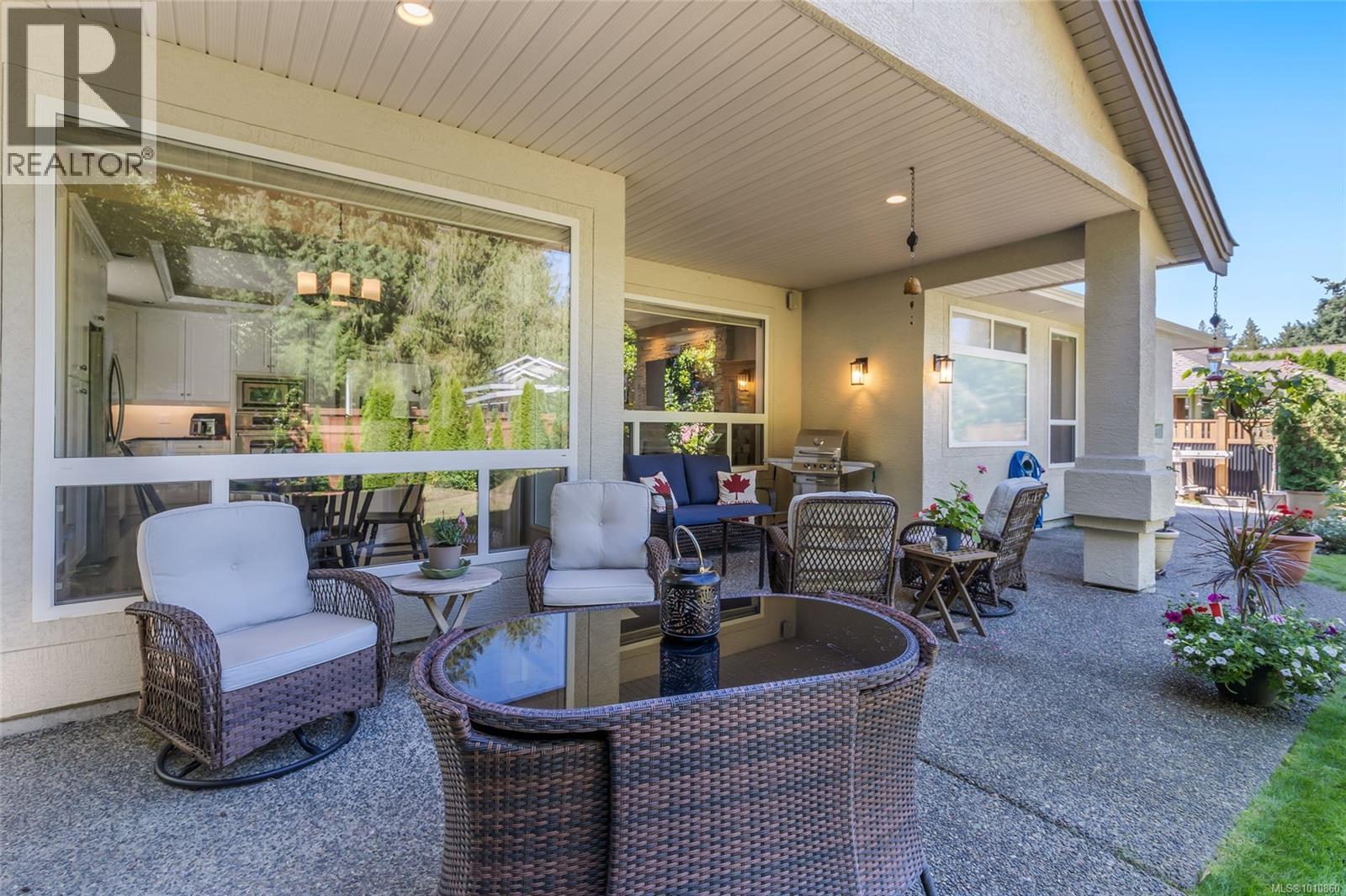 Photo 7 of 1195 Roberton Blvd, French Creek BC