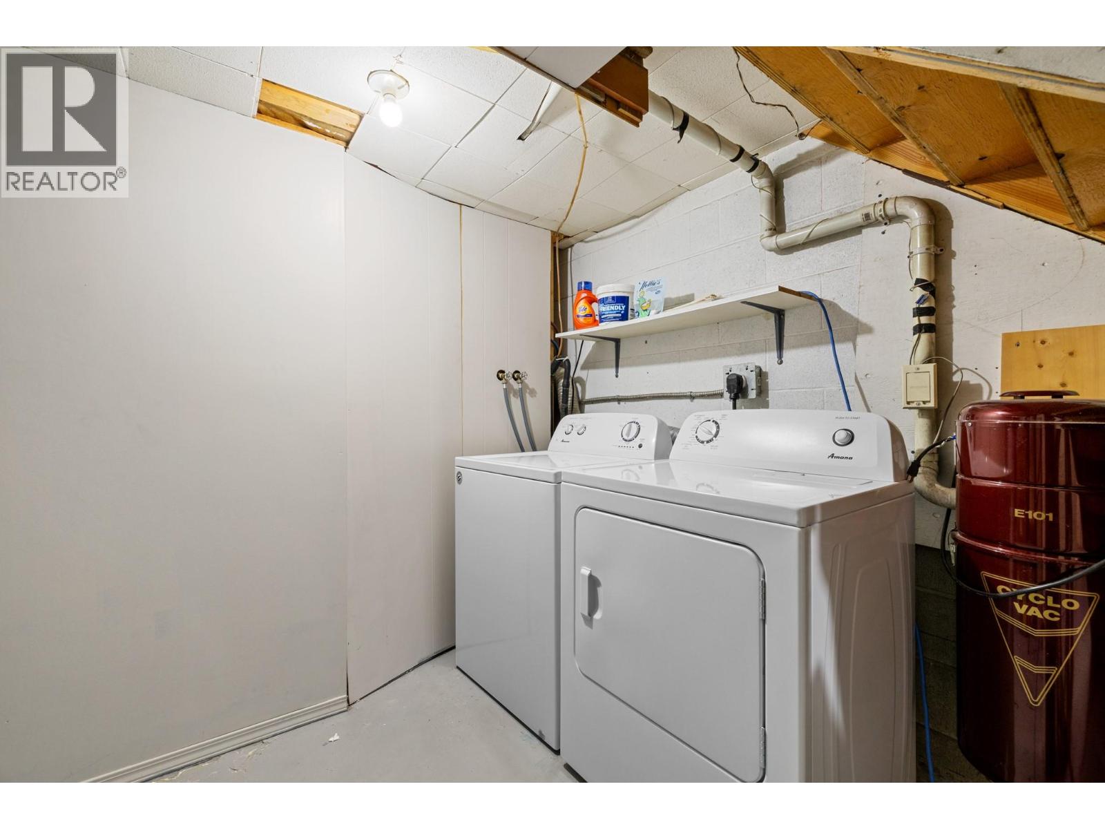 Photo 2 of 1040 Glenmore Drive, Kelowna BC