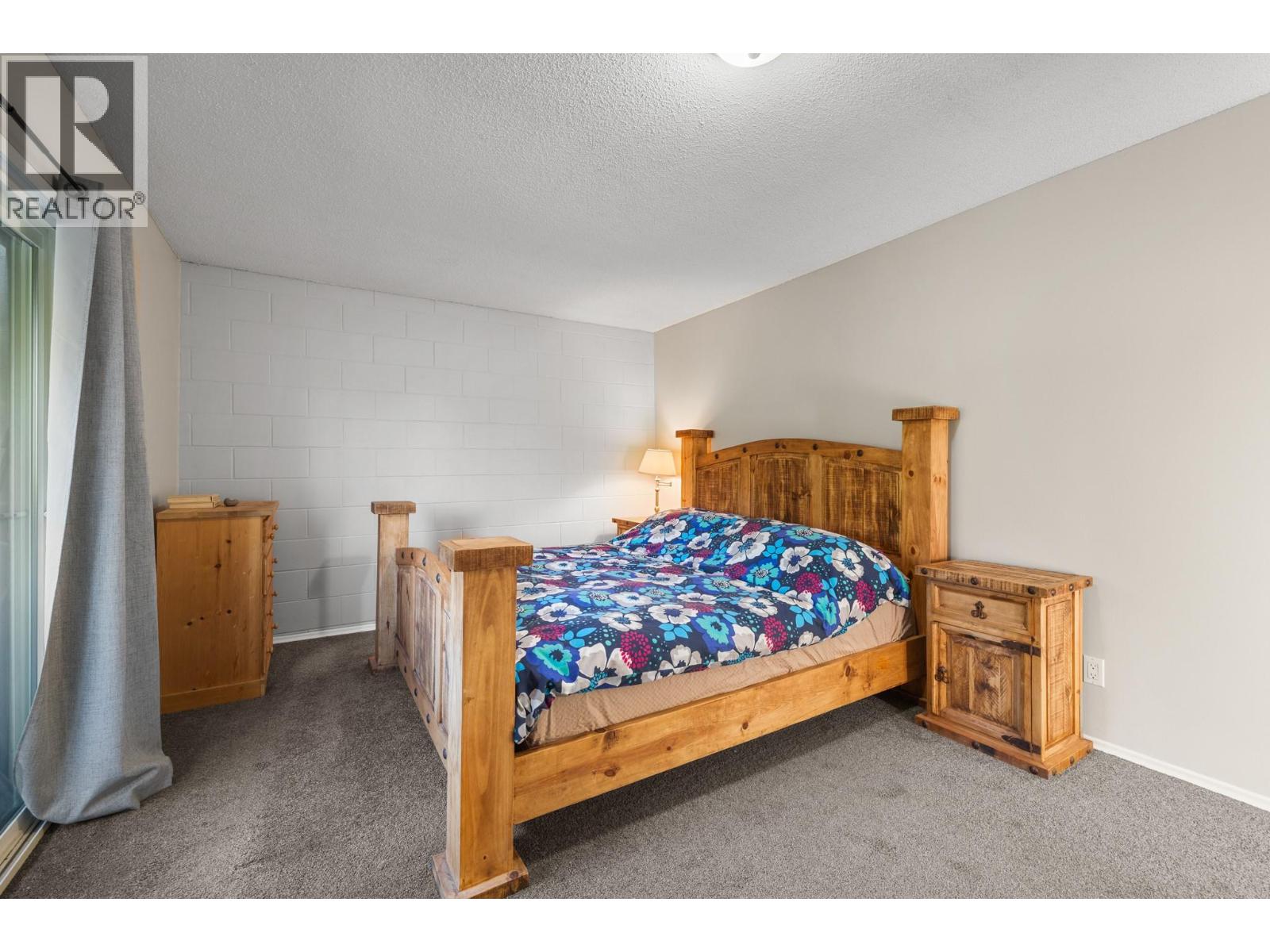 Photo 23 of 1040 Glenmore Drive, Kelowna BC