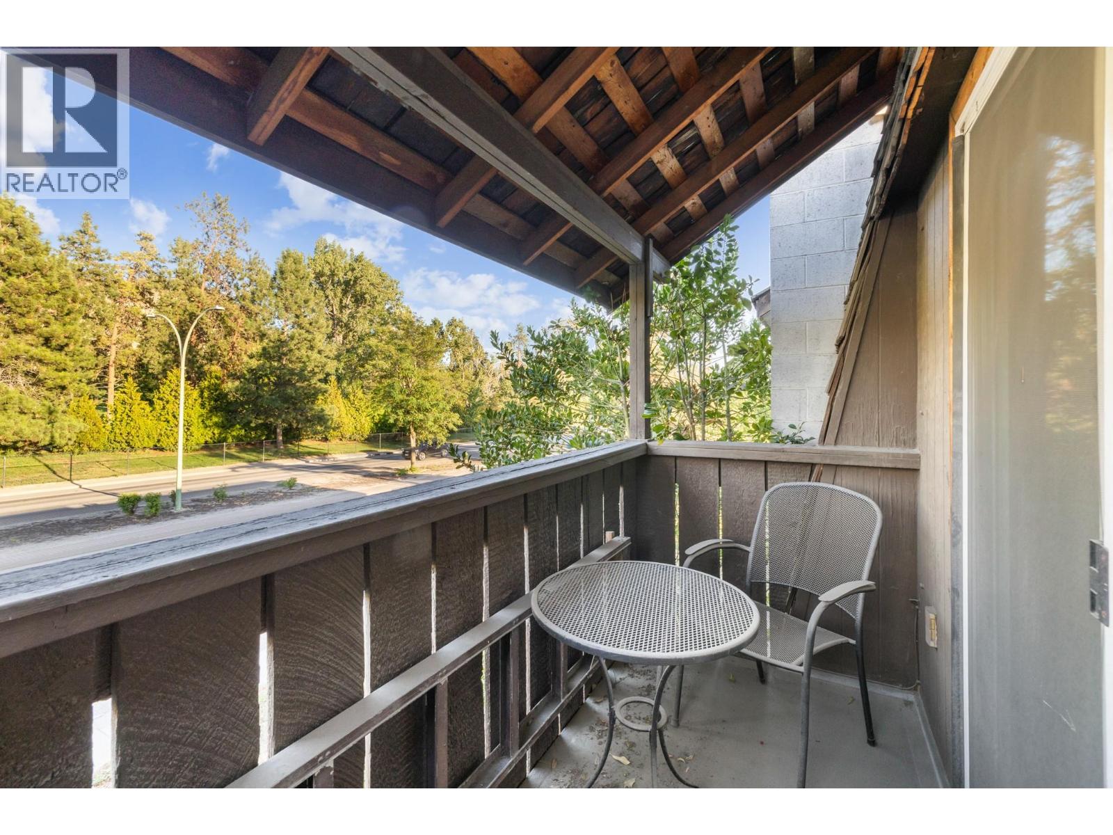 Photo 15 of 1040 Glenmore Drive, Kelowna BC