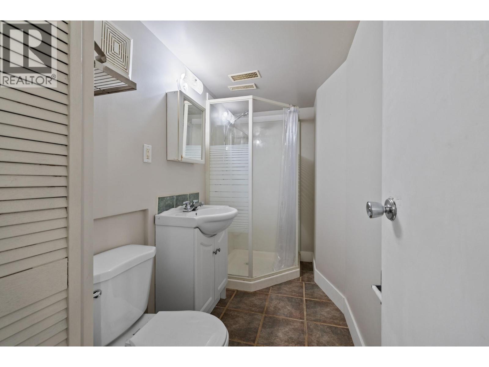 Photo 7 of 1040 Glenmore Drive, Kelowna BC
