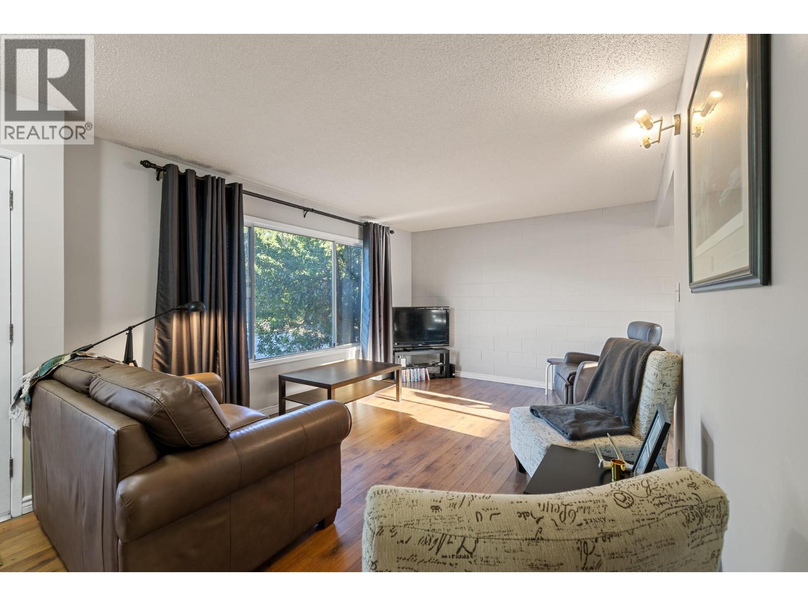 Photo 27 of 1040 Glenmore Drive, Kelowna BC