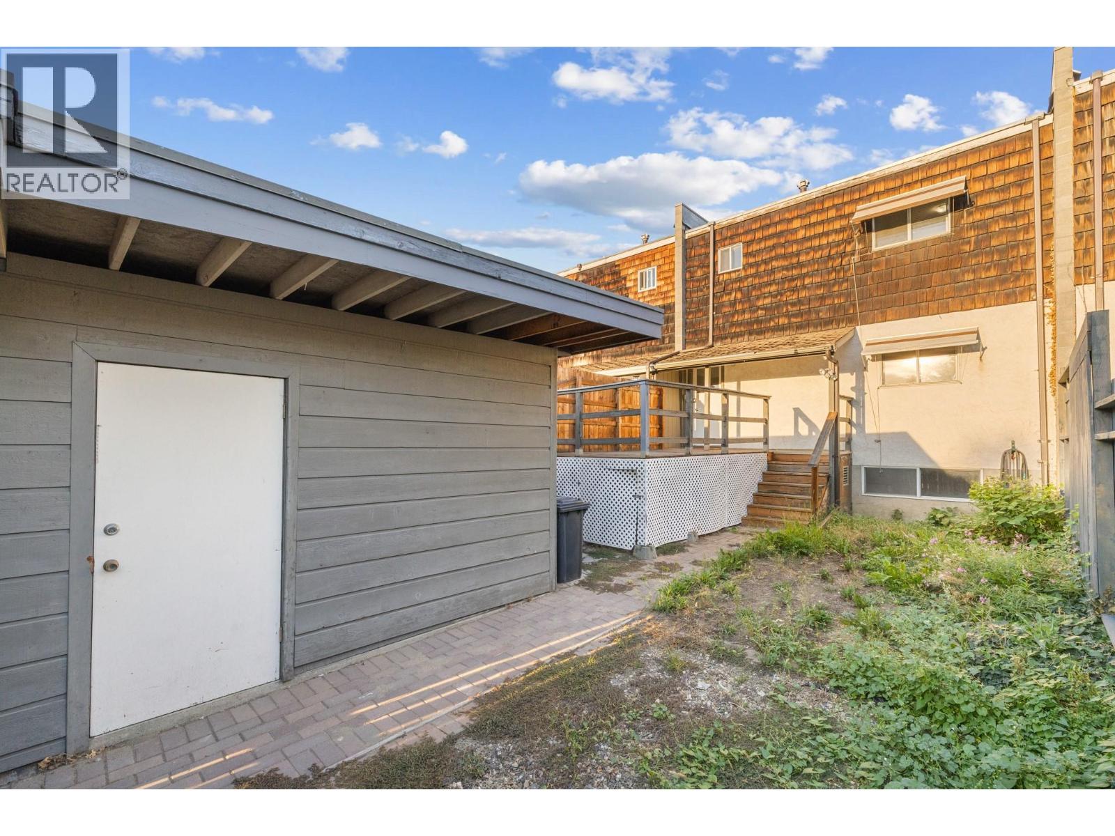 Photo 32 of 1040 Glenmore Drive, Kelowna BC