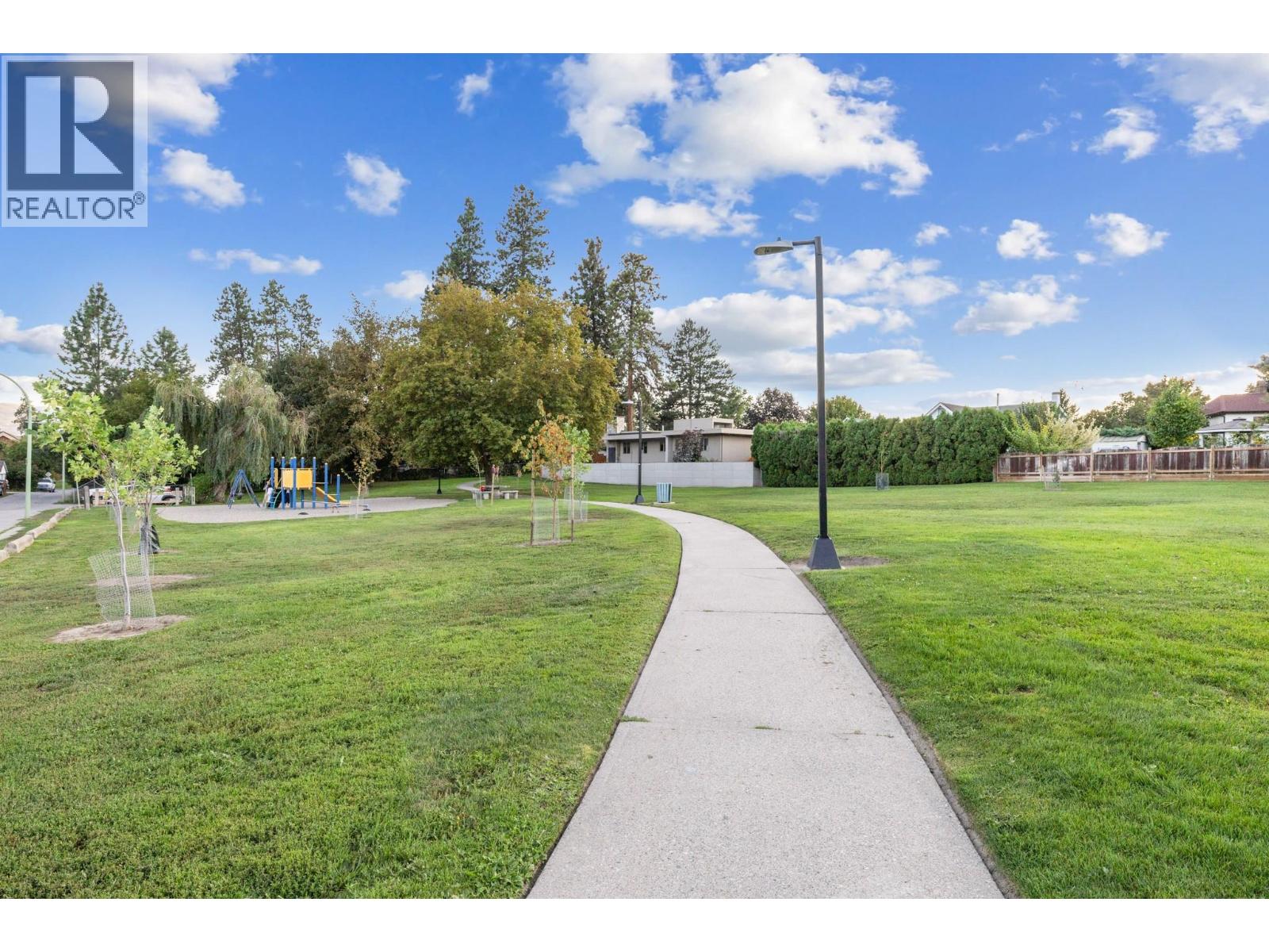 Photo 31 of 1040 Glenmore Drive, Kelowna BC