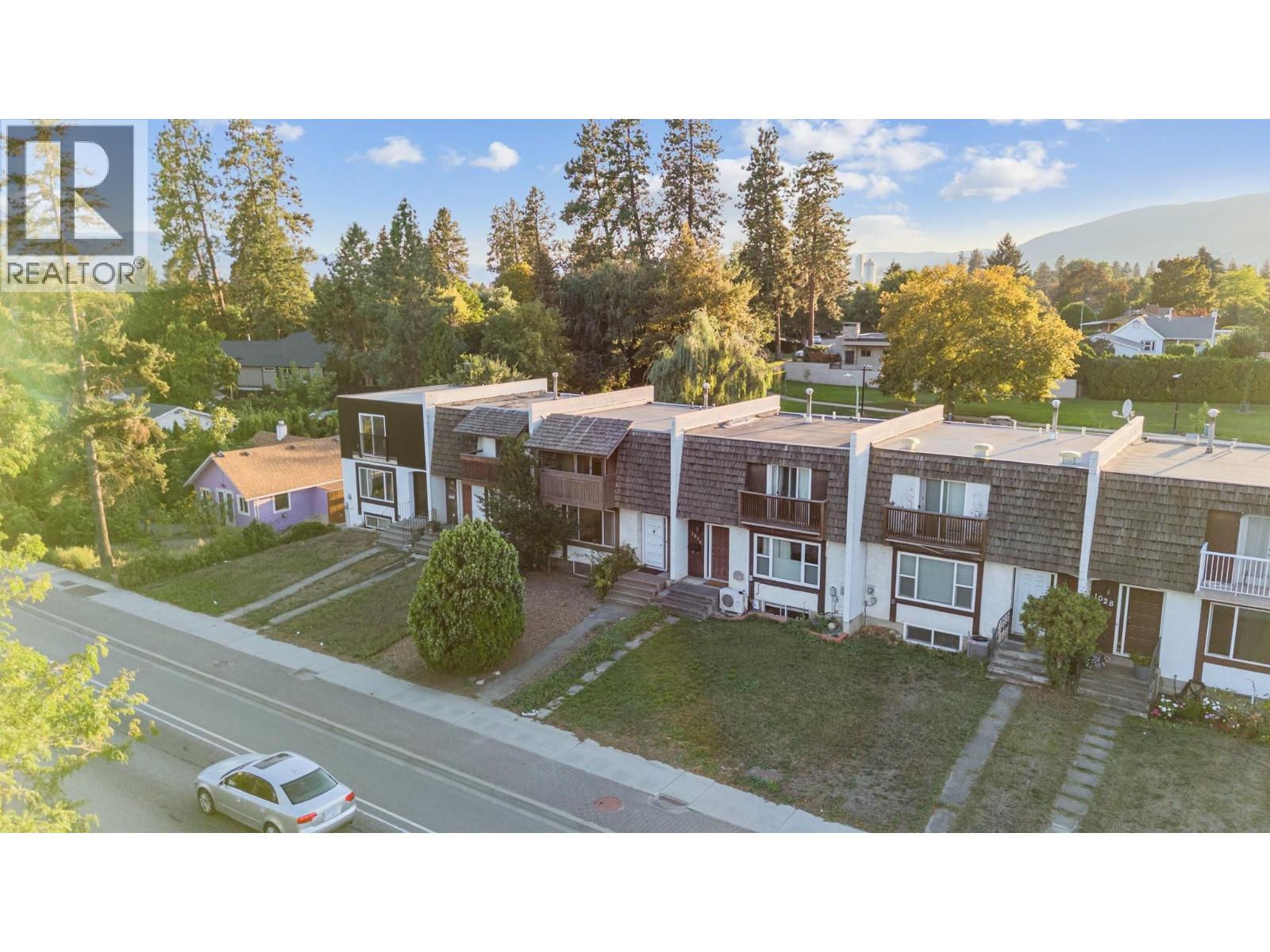 Photo 8 of 1040 Glenmore Drive, Kelowna BC