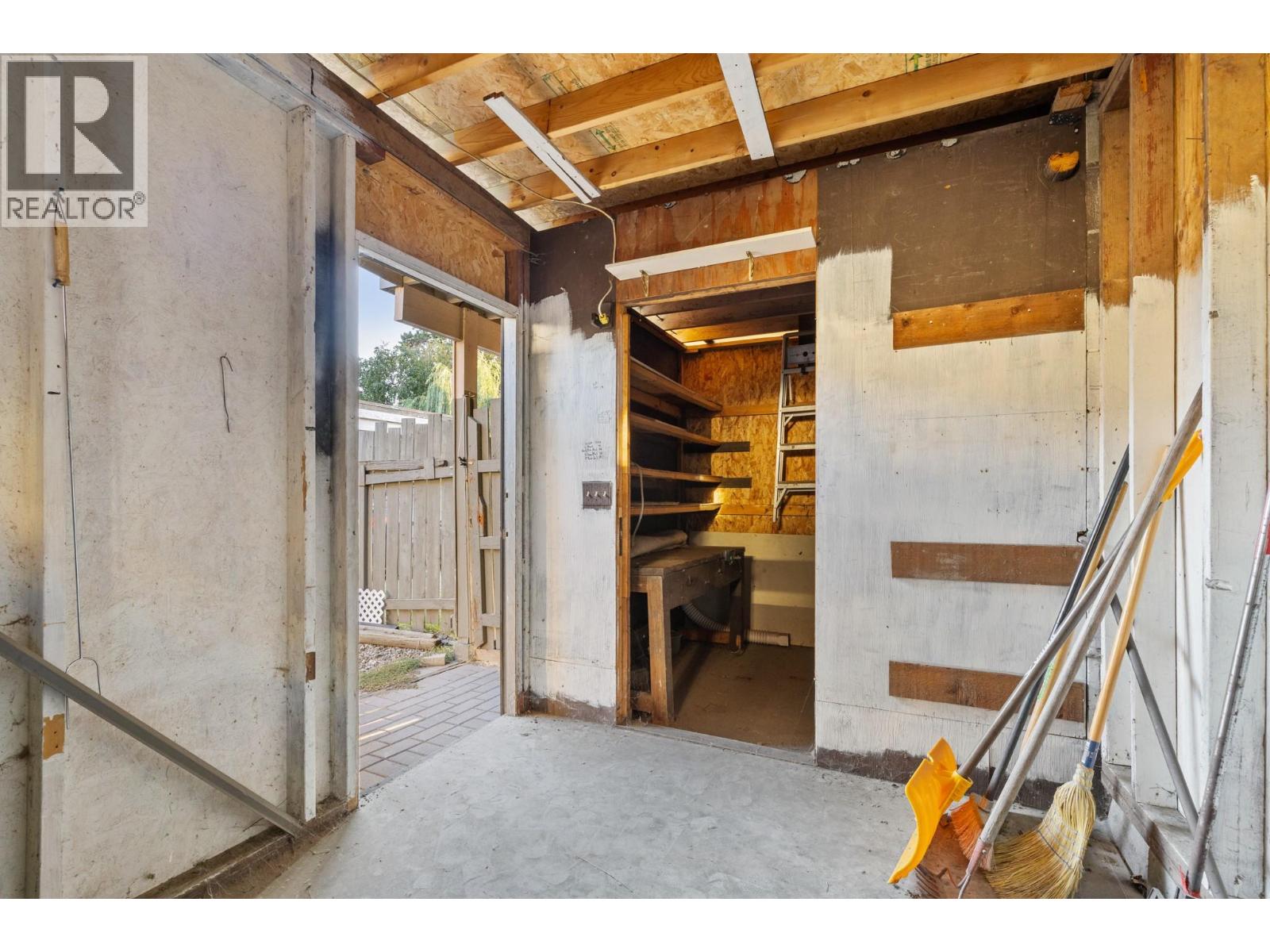 Photo 26 of 1040 Glenmore Drive, Kelowna BC