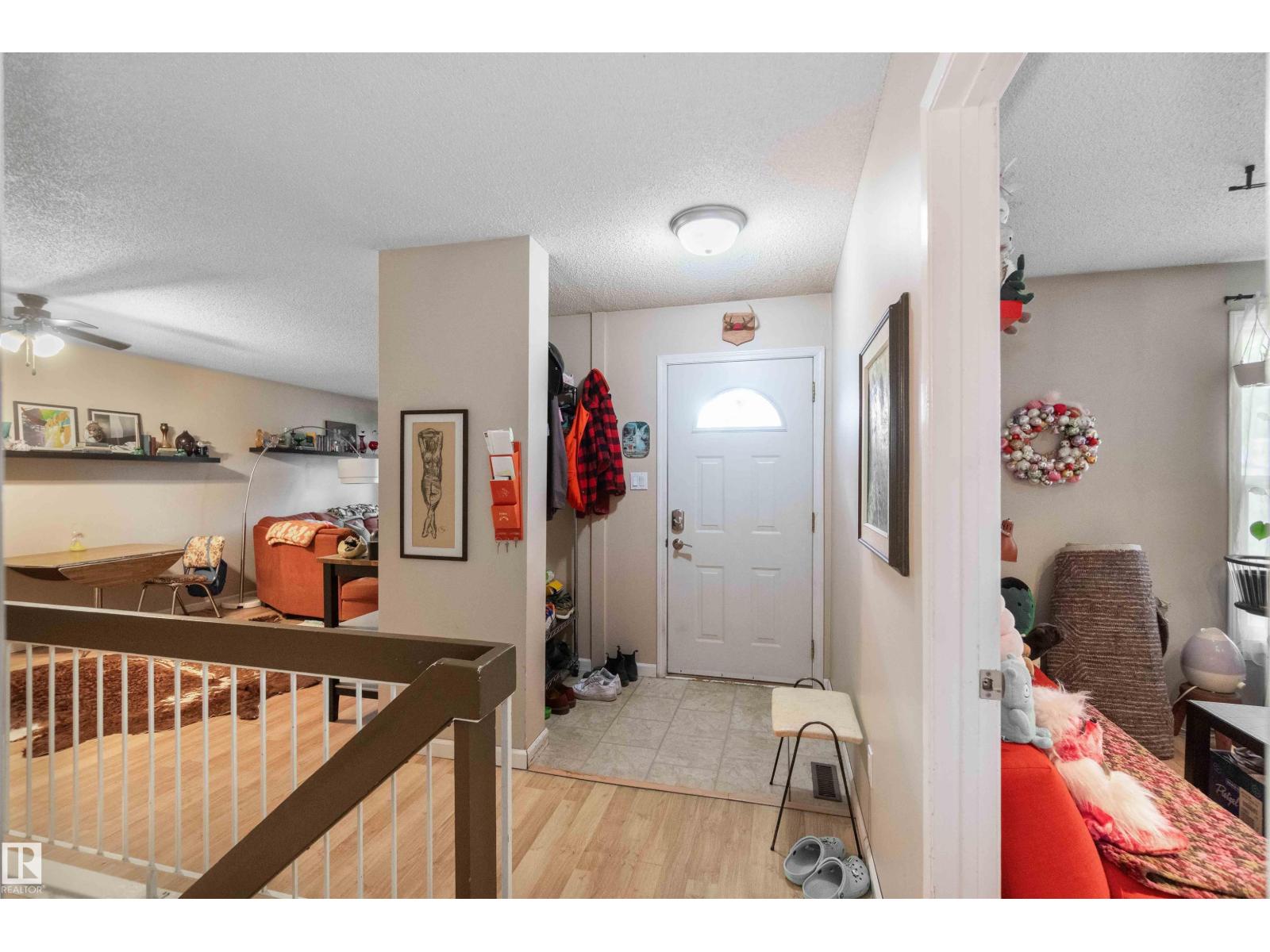 Photo 19 of 7026 Millwoods Rd Nw, Edmonton AB
